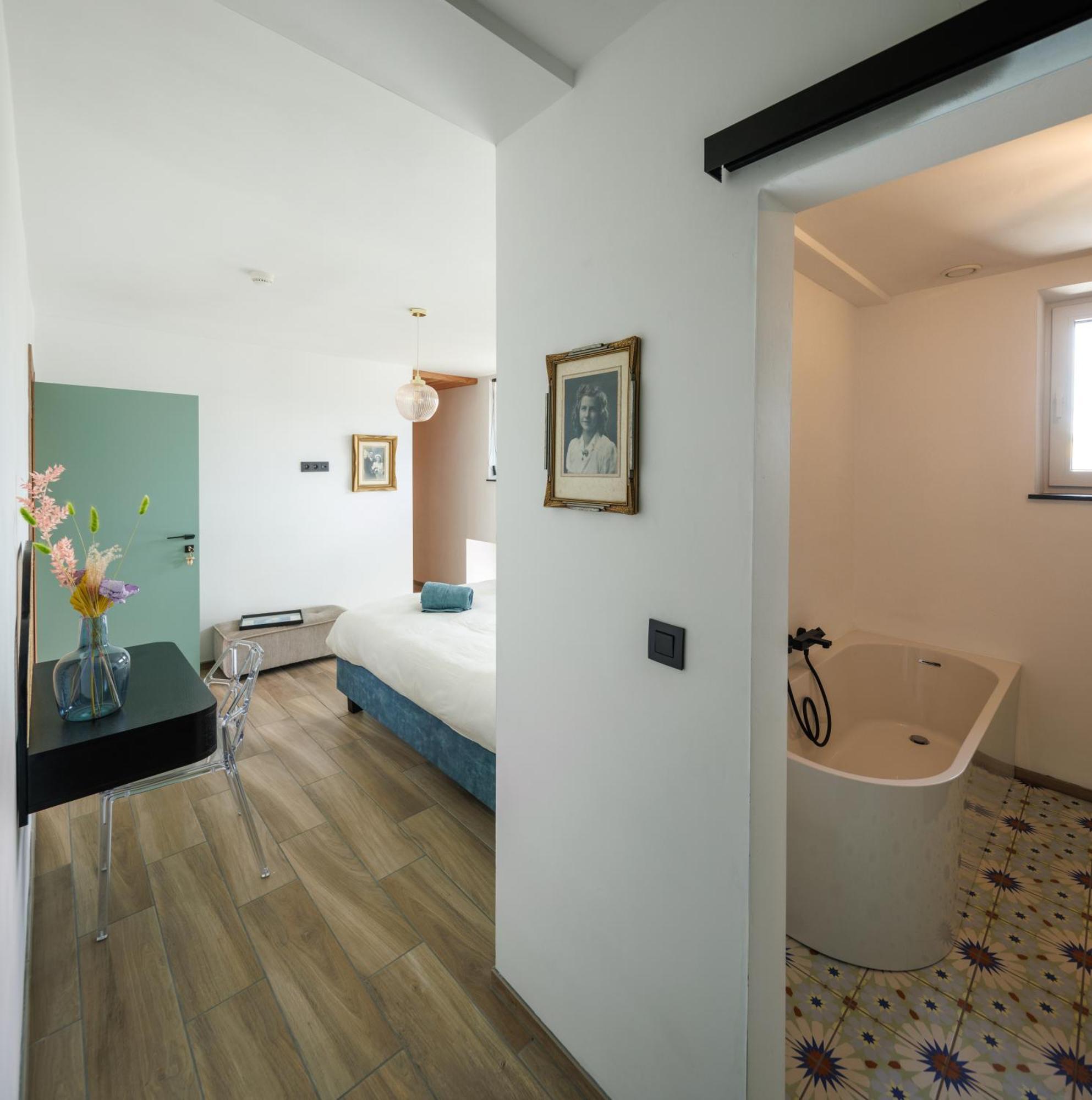 Cerf, Ouvre-Moi B&B Rochefort Eksteriør billede